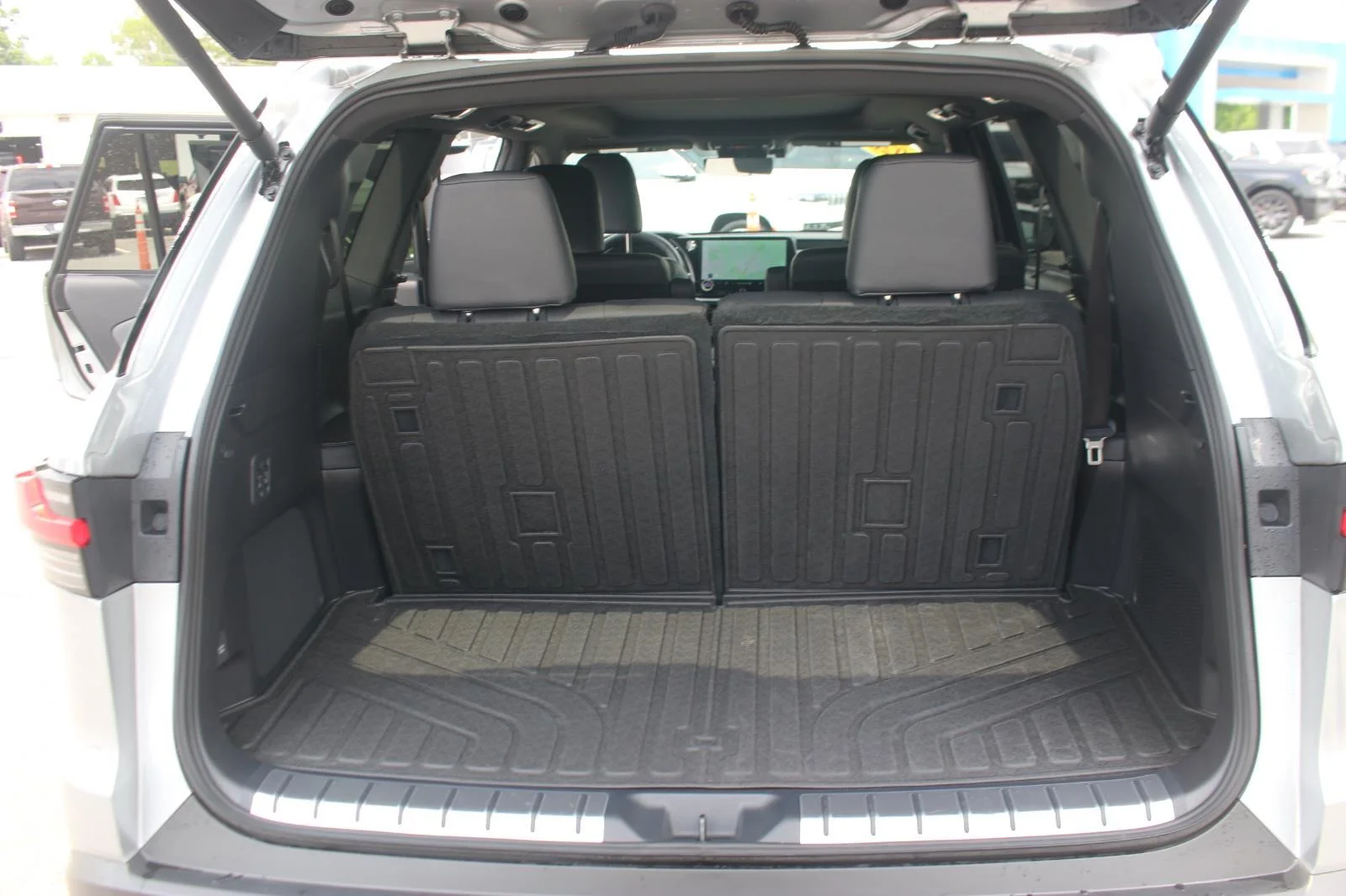 Used 2026 Silver Lexus TX 550h+ Luxury image 19