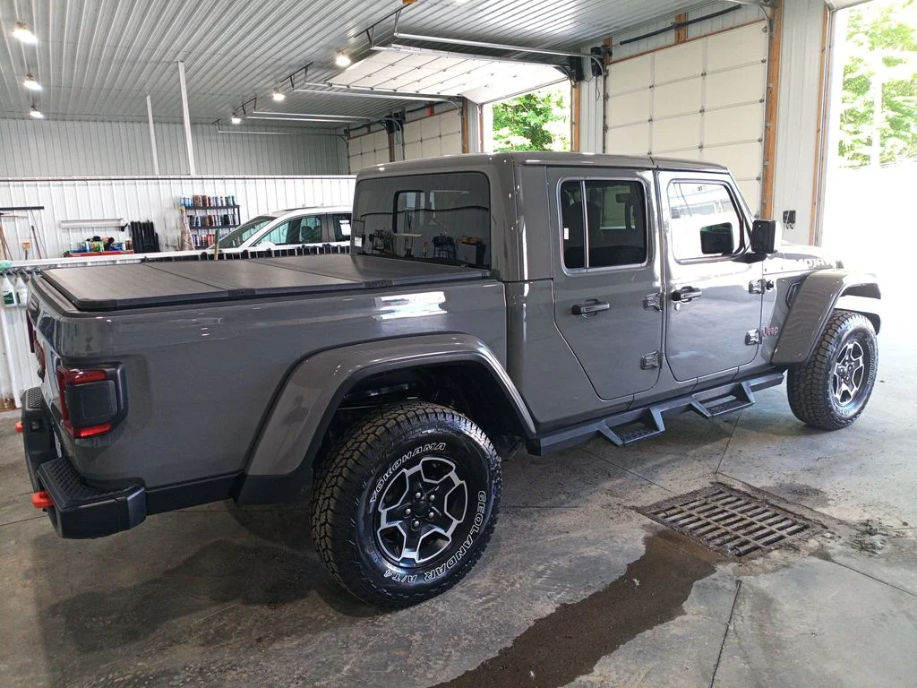 Used 2020 Gray Jeep Mojave image 5