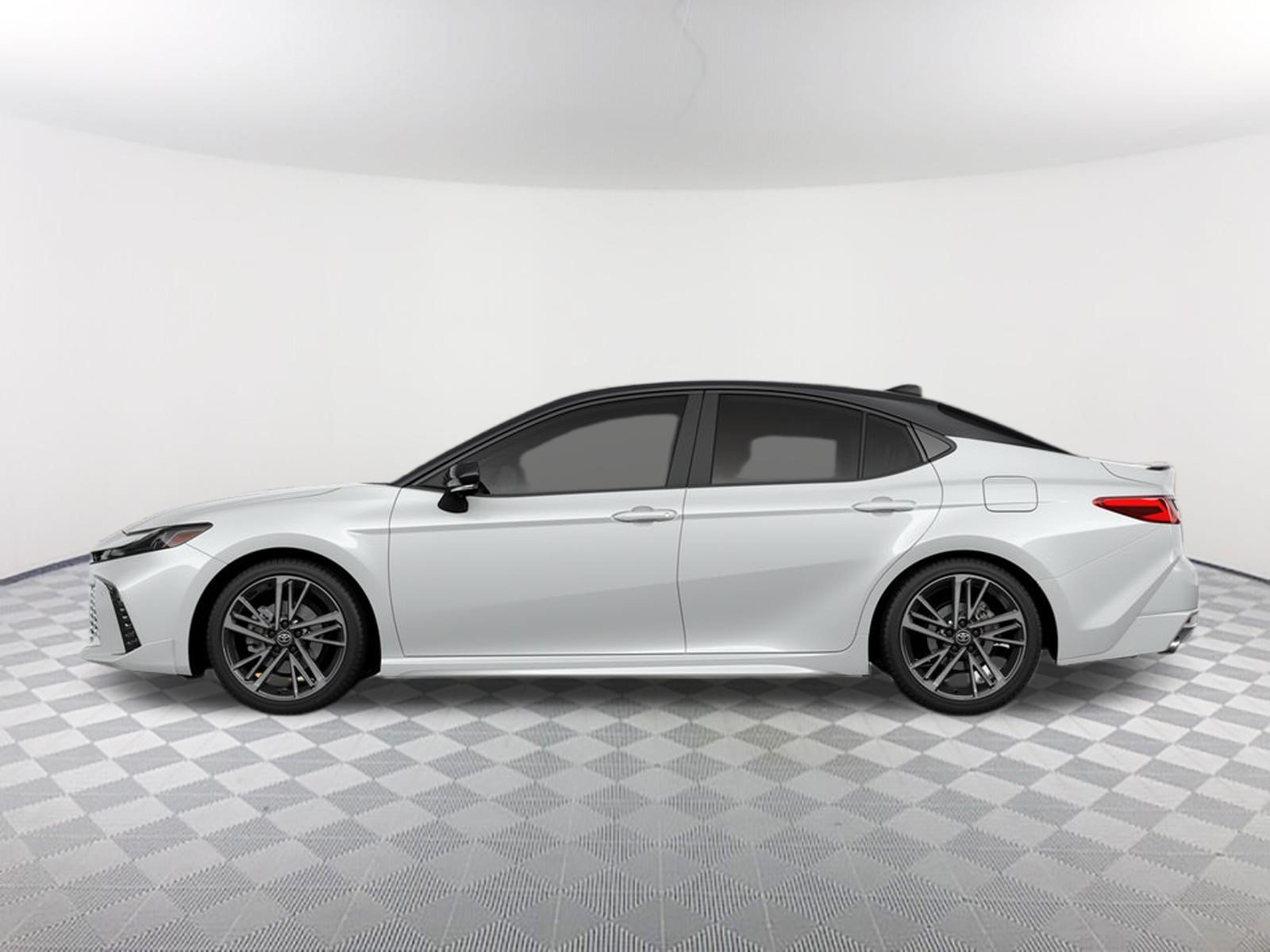 New 2026 Wind Chill Pearl with Midnight Black Metallic roof Toyota XSE image 4