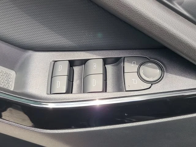 New 2027 Mosaic Black Metallic Chevrolet LT image 18