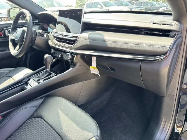New 2026 Black Jeep Latitude image 14