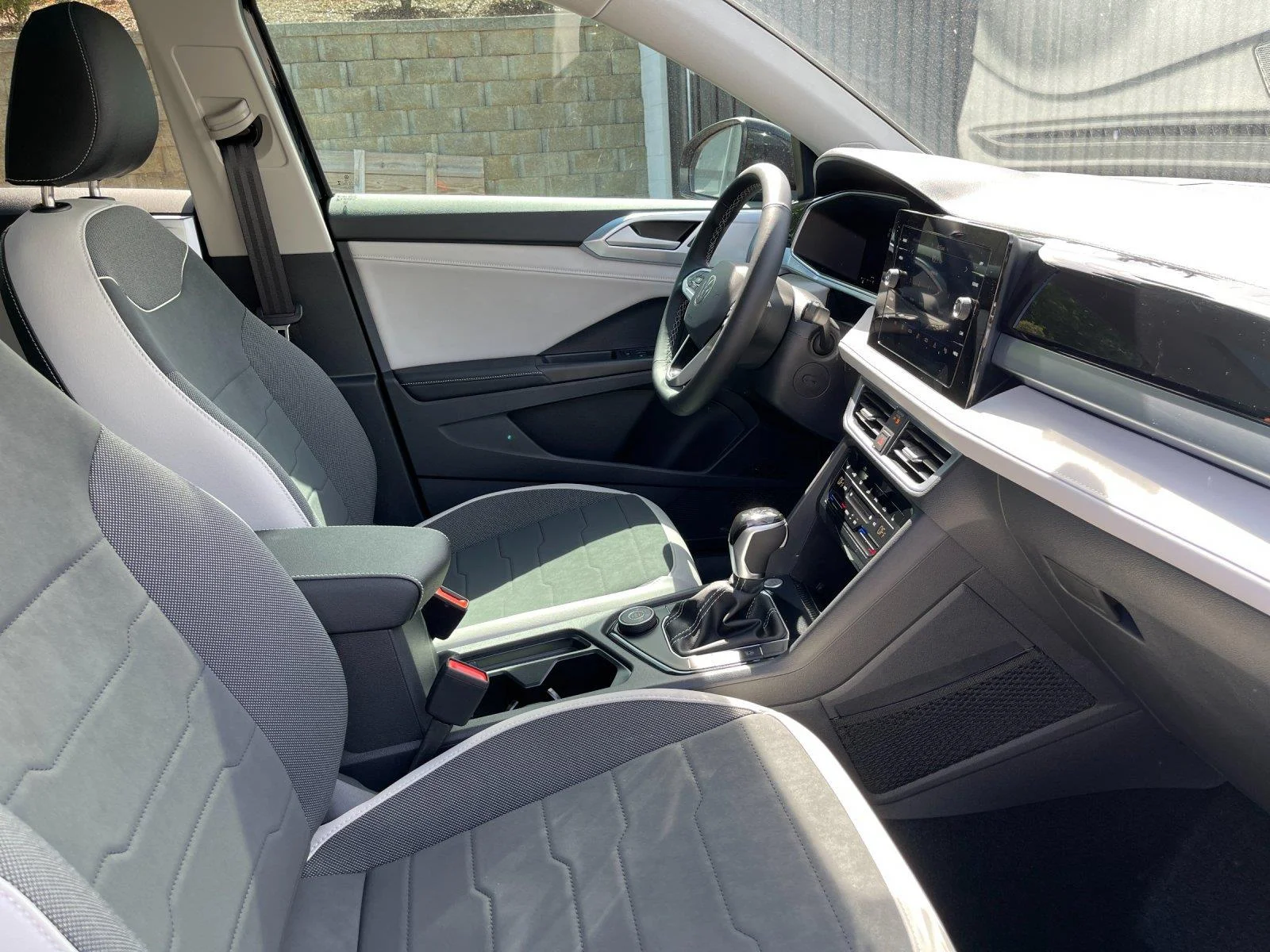 New 2026 Deep Black Pearl Volkswagen SE image 39