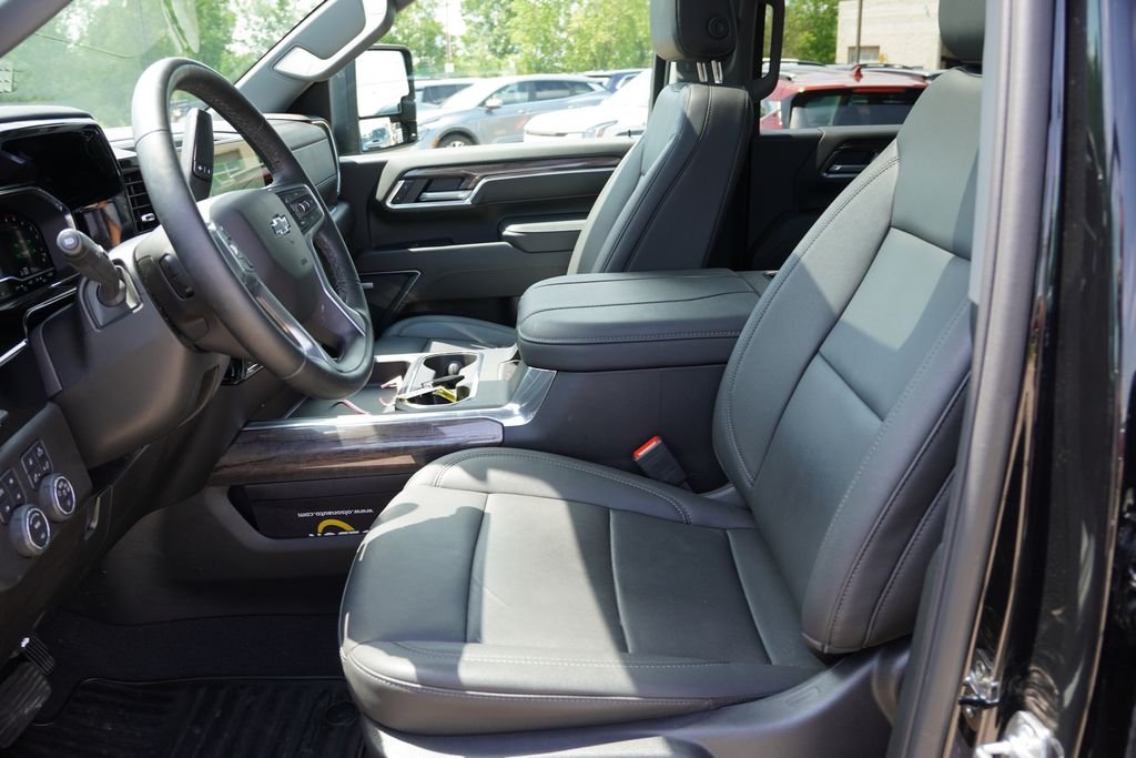Used 2025 Black Chevrolet LTZ image 5