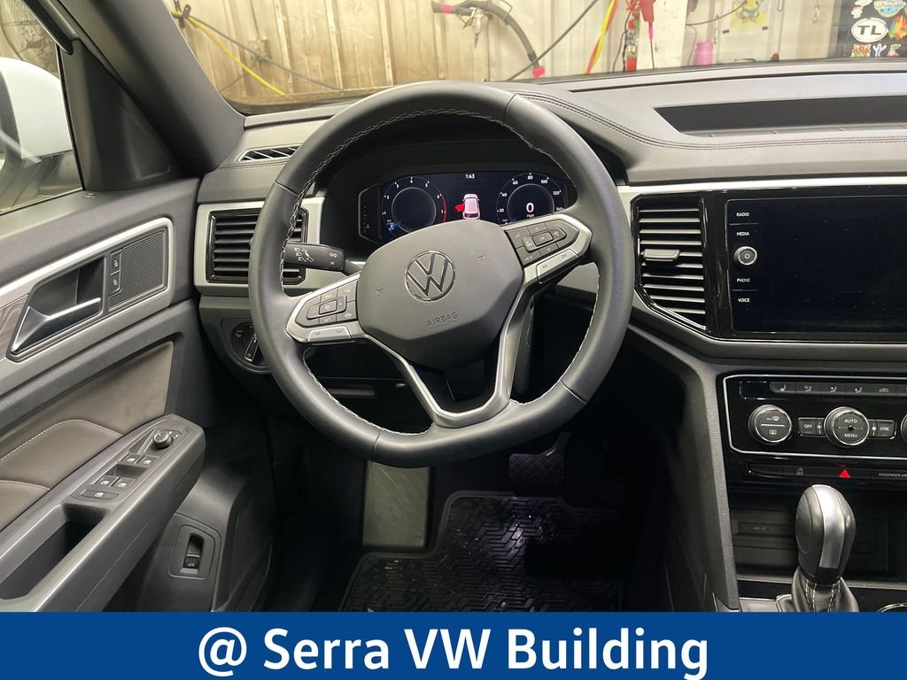 Used 2023 Pure White Volkswagen 3.6L V6 SE w/Technology image 19