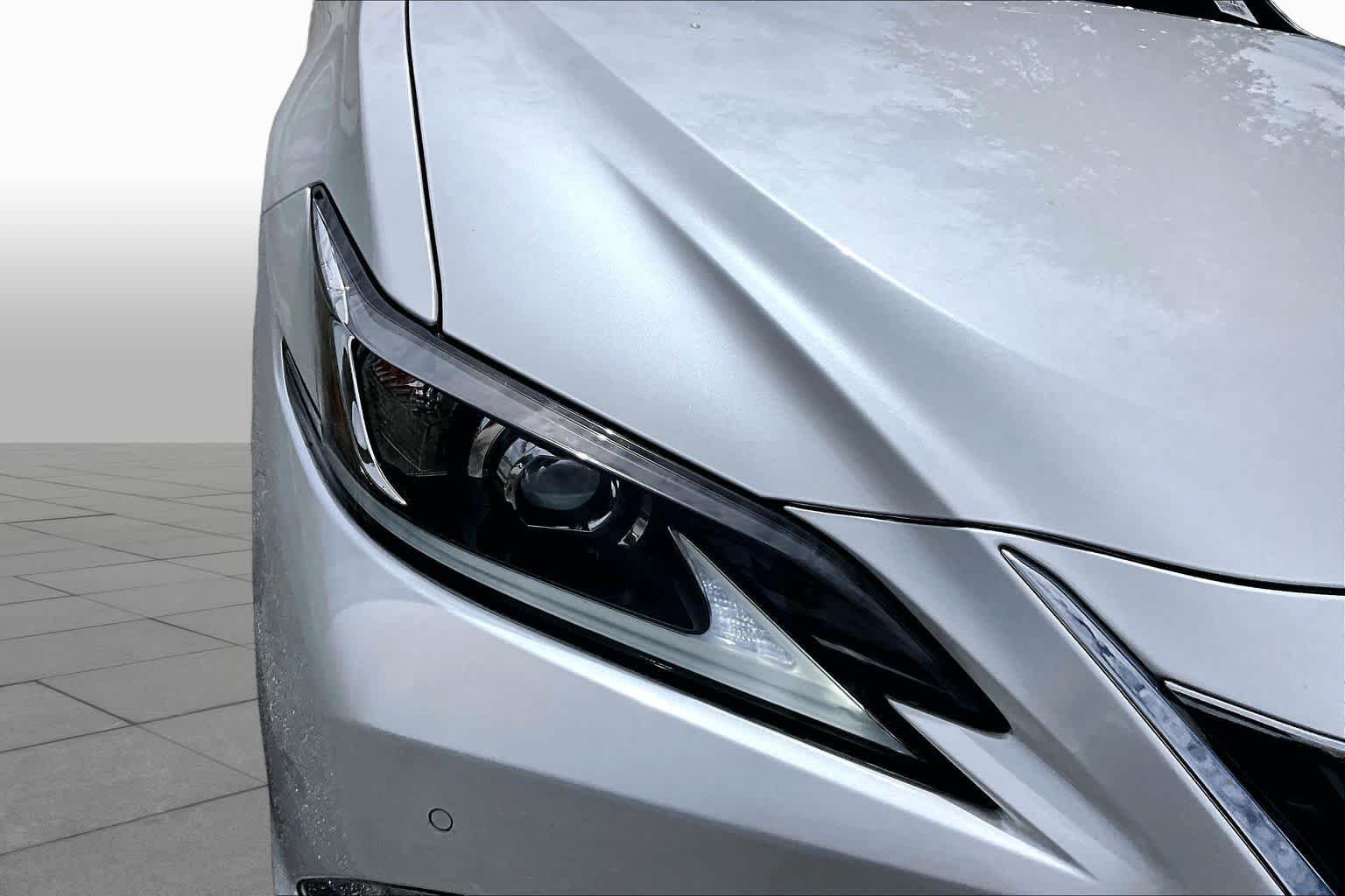 Used 2024 Eminent White Pearl Lexus  image 28