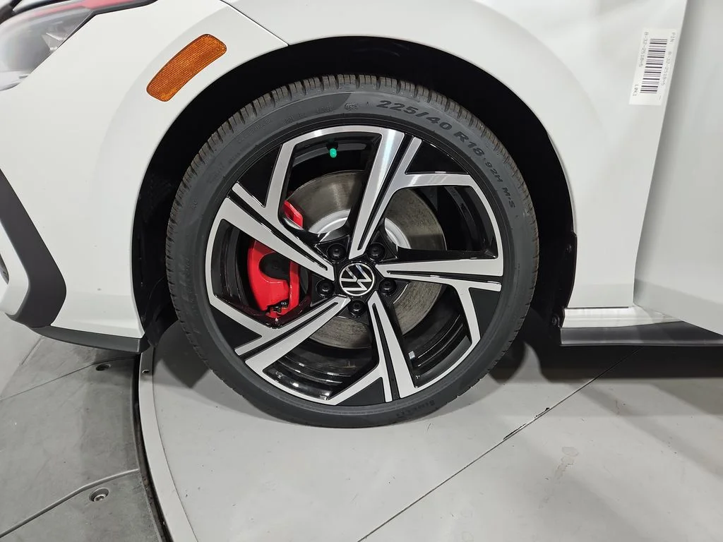 New 2026 White/off-white Volkswagen SE image 27