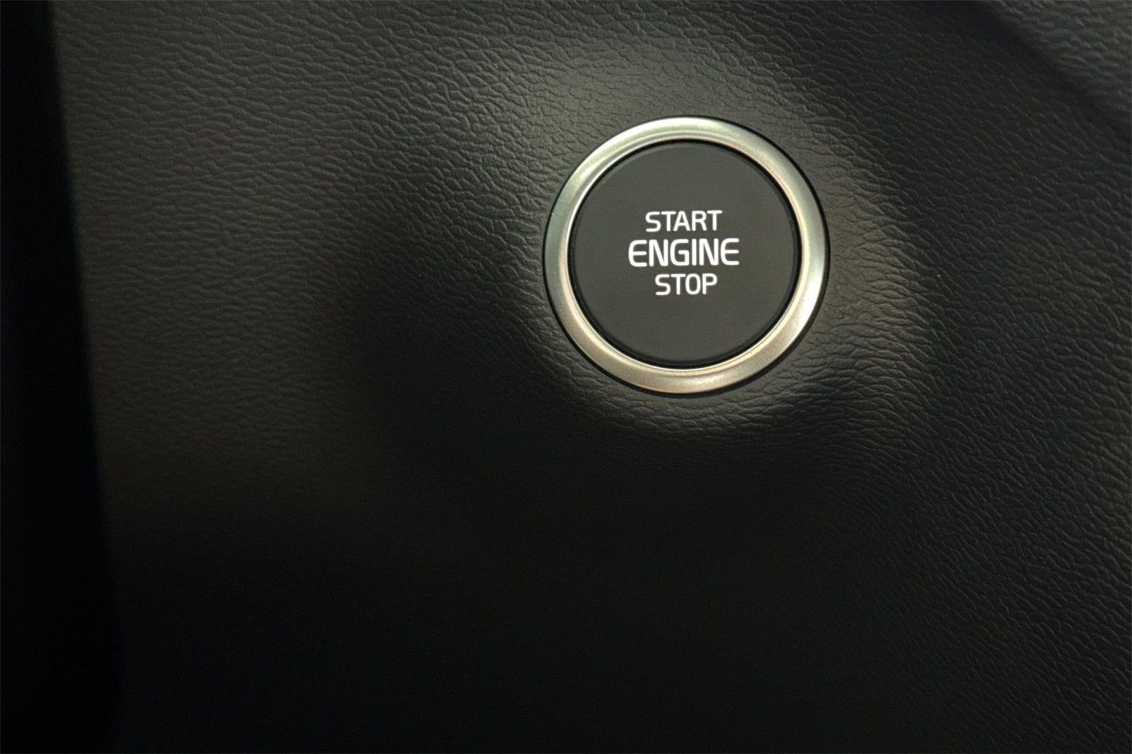 2025 Volvo XC40 Core - Photo 22