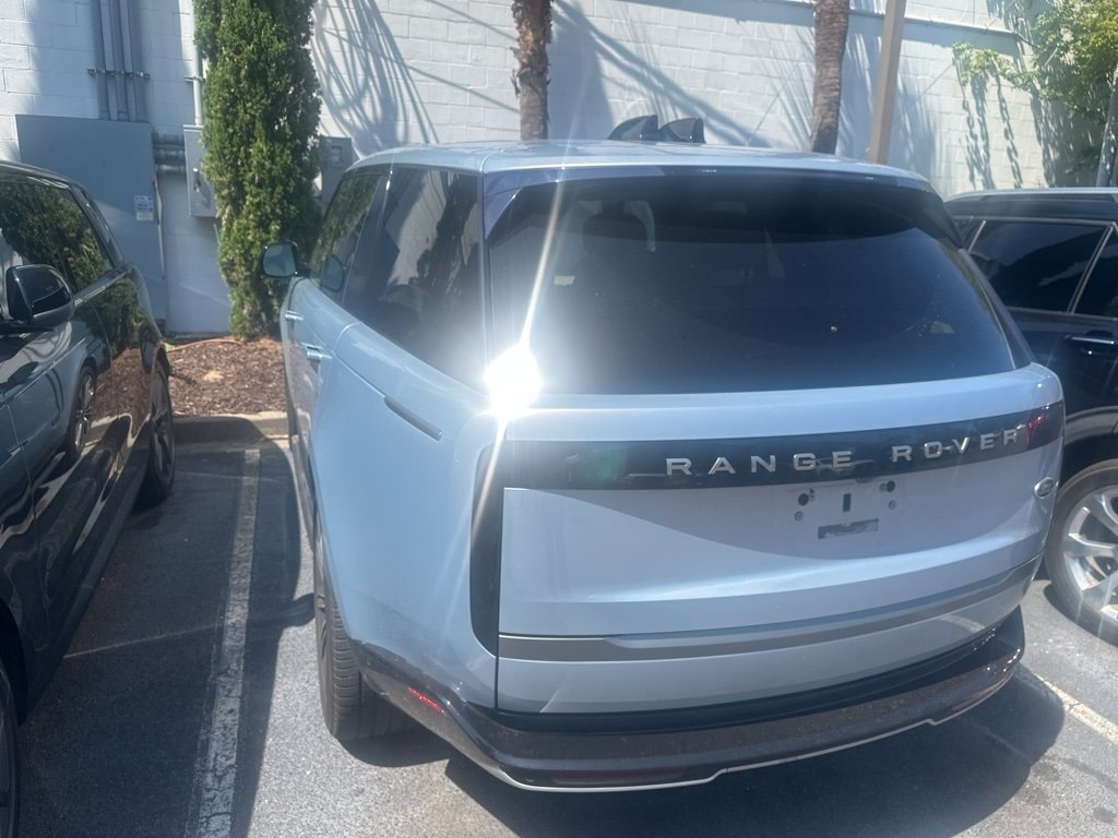 Used 2023 Silver Land Rover Autobiography image 7