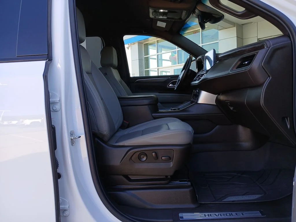 Used 2024 White Chevrolet Z71 image 29
