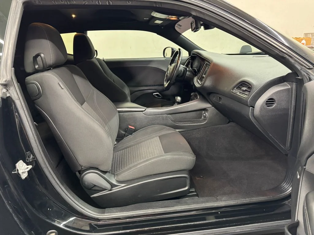 Used 2019 Black Dodge SXT image 27