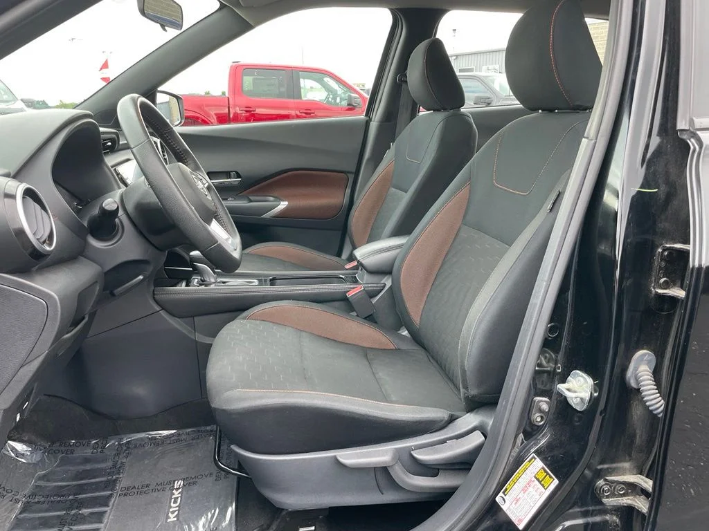 Used 2024 Super Black Nissan SR image 7