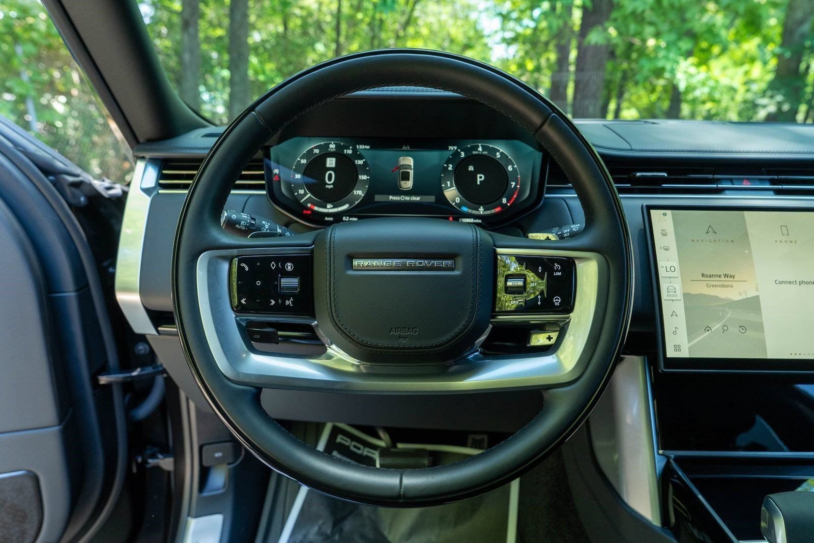 Used 2025 Obsidian Black SV Bespoke Ultra Metallic Satin Land Rover Autobiography image 23