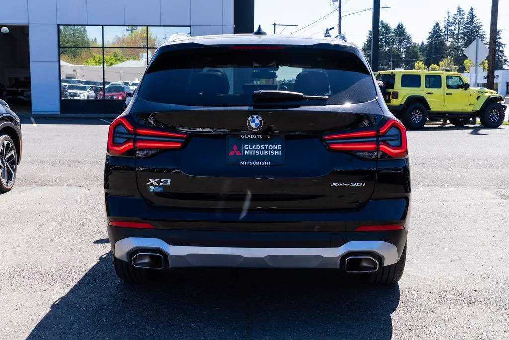 Used 2023 Black BMW xDrive30i image 5