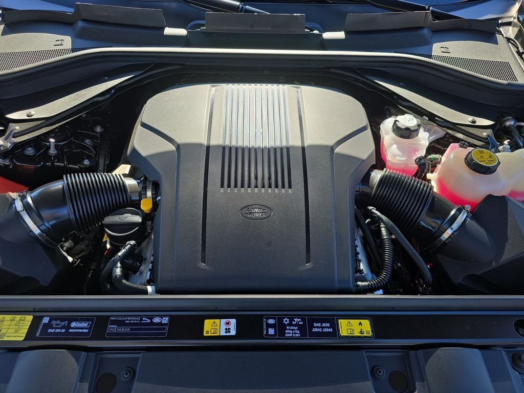 New 2026 Santorini Black LAND ROVER Dynamic SE image 32