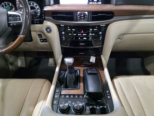 Used 2016  Lexus 570 image 20