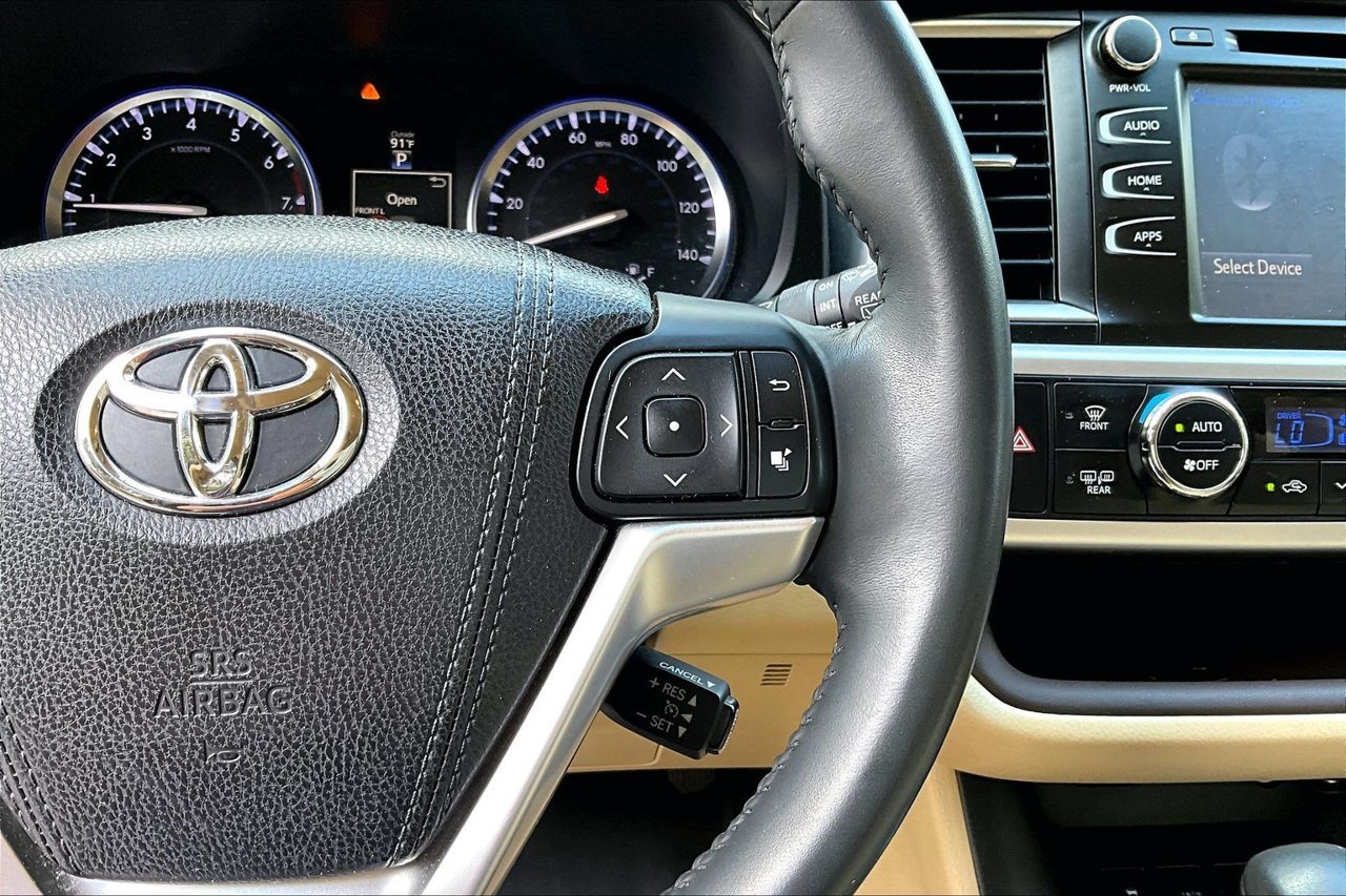 Used 2016 Red Toyota XLE V6 image 11