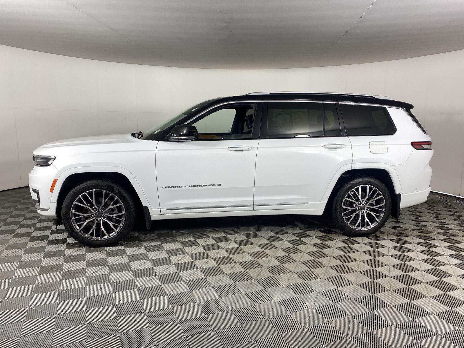 Used 2022 Bright White Clearcoat Jeep Summit Reserve image 4