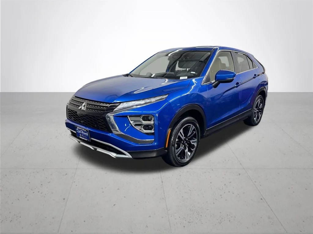 Used 2024 Blue Mitsubishi SE image 2