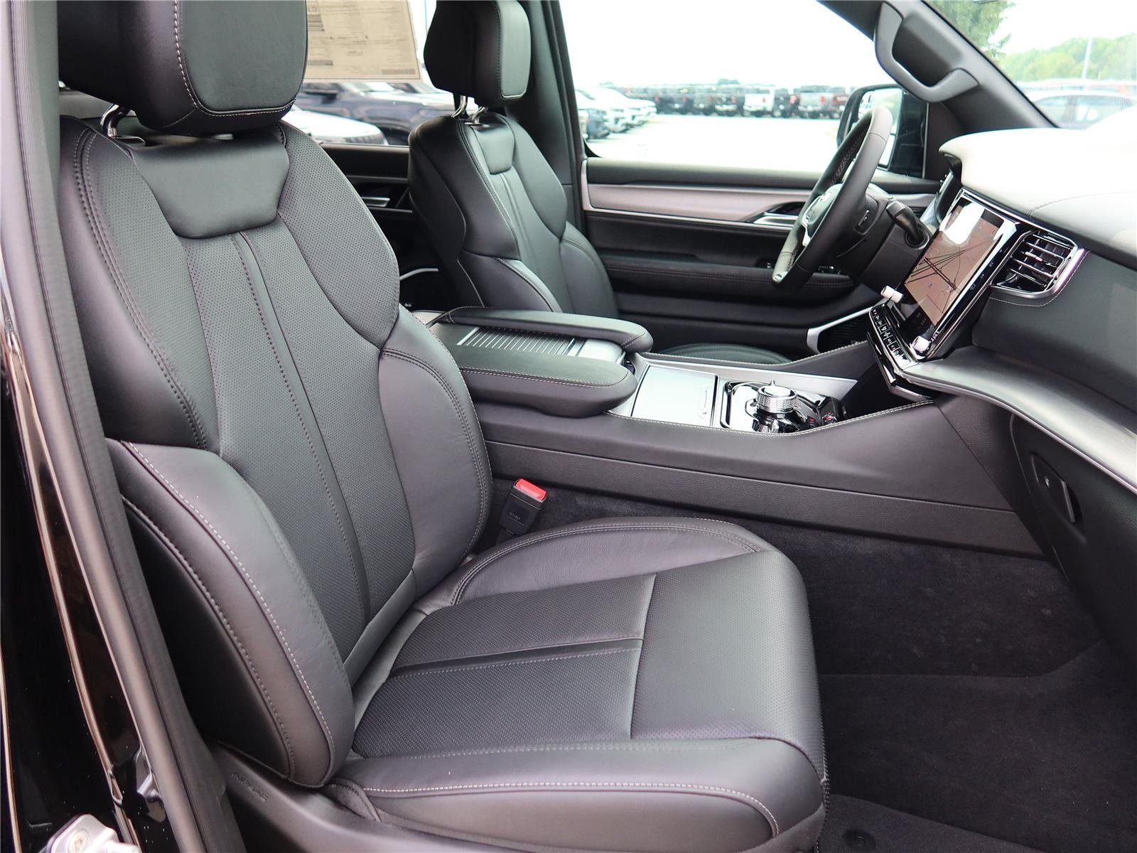 New 2026 High Gloss Black Exterior Paint Jeep Limited Reserve image 7