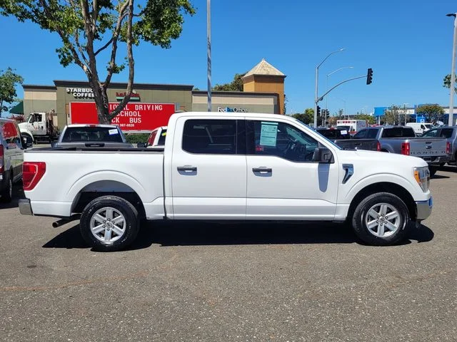 Certified Used 2022 Oxford White Ford XLT image 6
