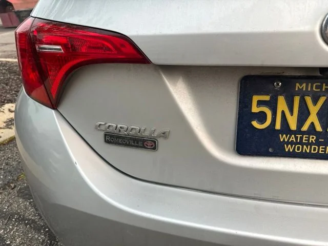 Used 2019 Silver Toyota SE image 9