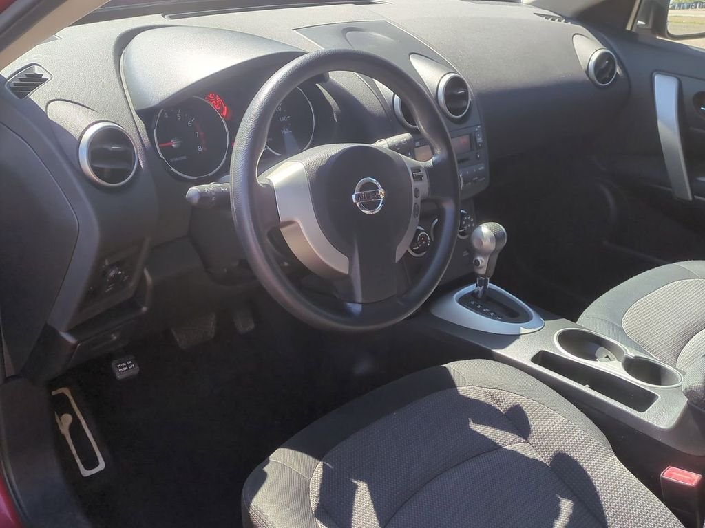 Used 2010 Red Nissan SL image 13