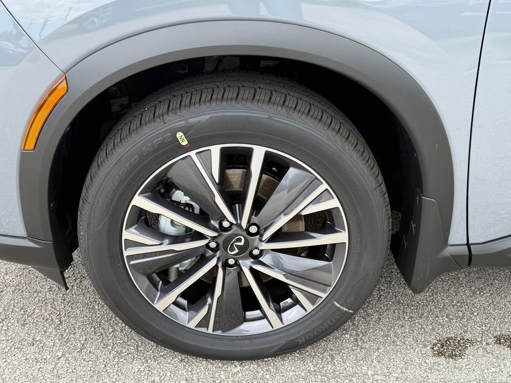New 2027 HARBOR GRAY INFINITI Luxe FWD image 11