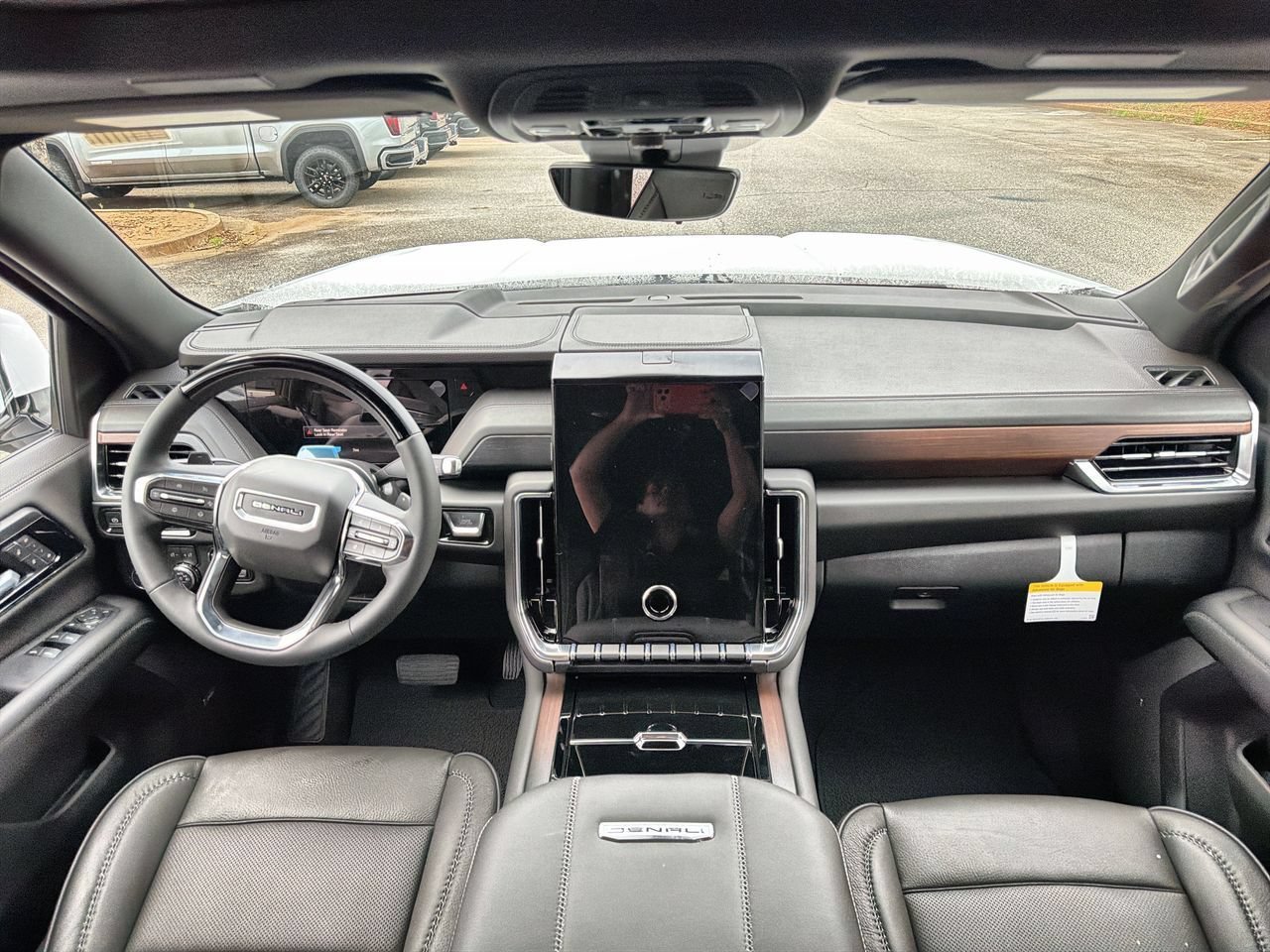 2026 GMC Yukon Denali - Photo 17