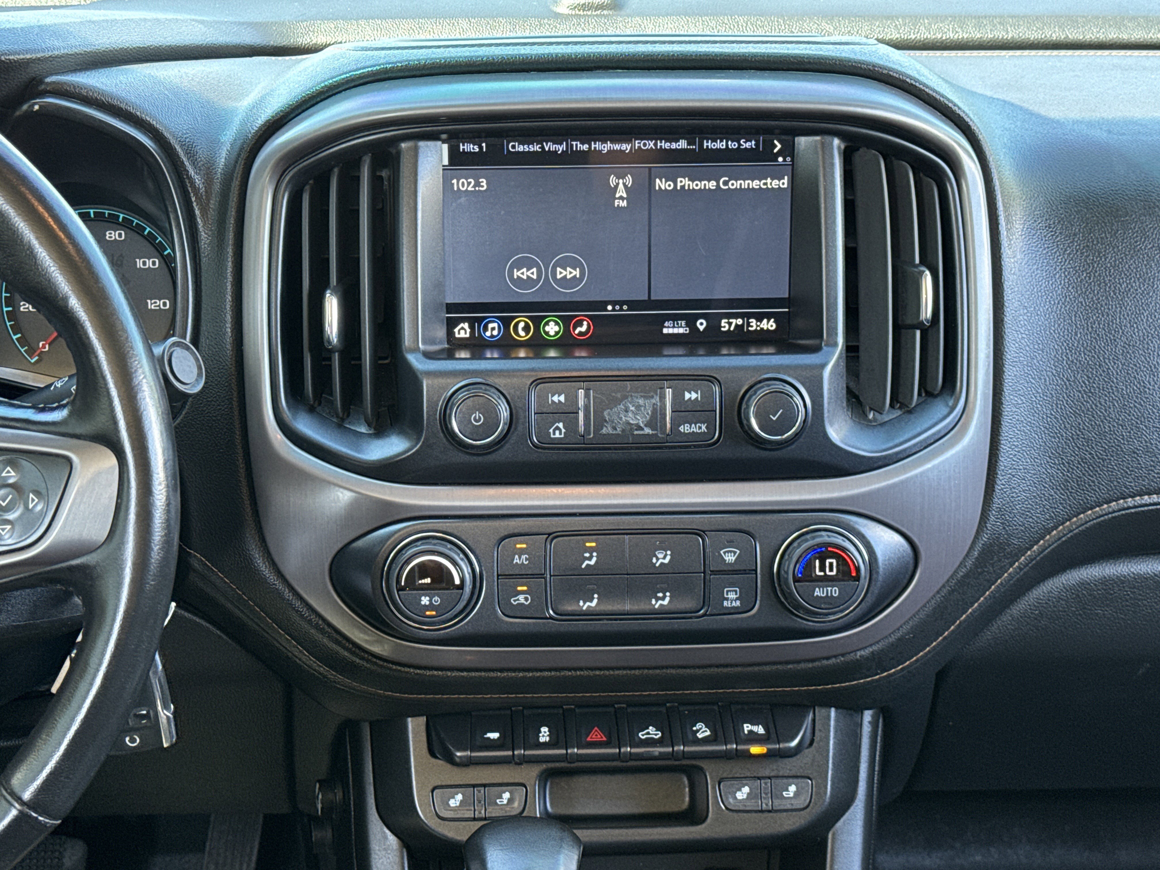 Used 2022 Summit White GMC AT4 - Leather image 19