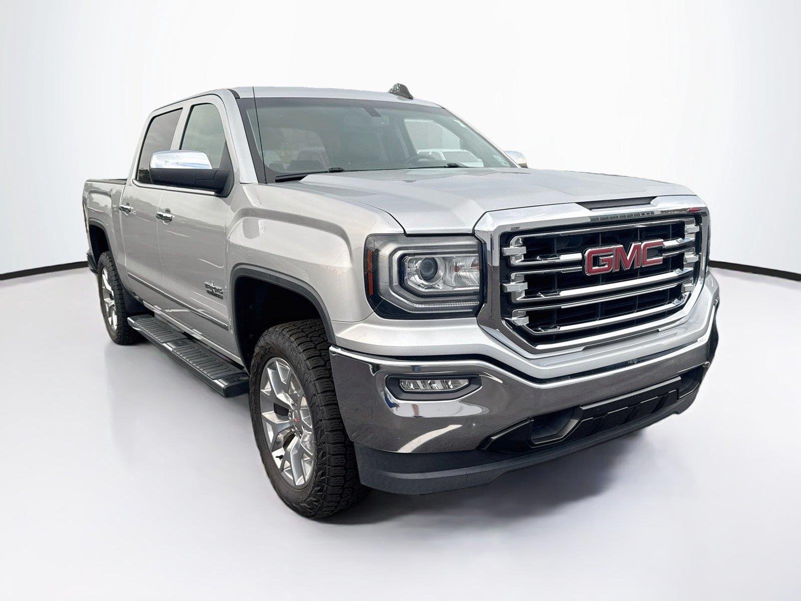 Used 2018 Quicksilver Metallic GMC SLT image 3