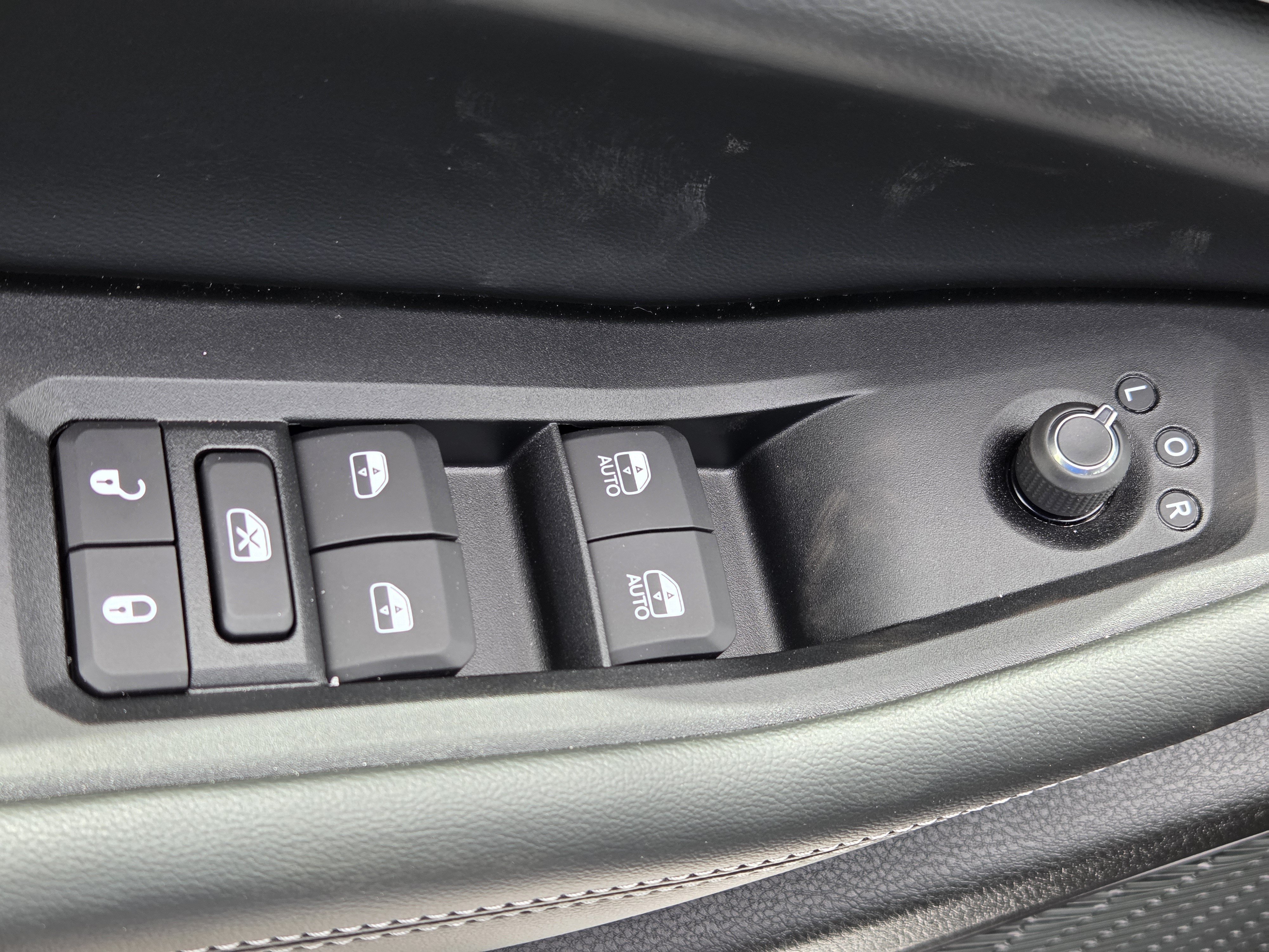 New 2026 Silver Zynith Jeep Laredo Altitude image 19