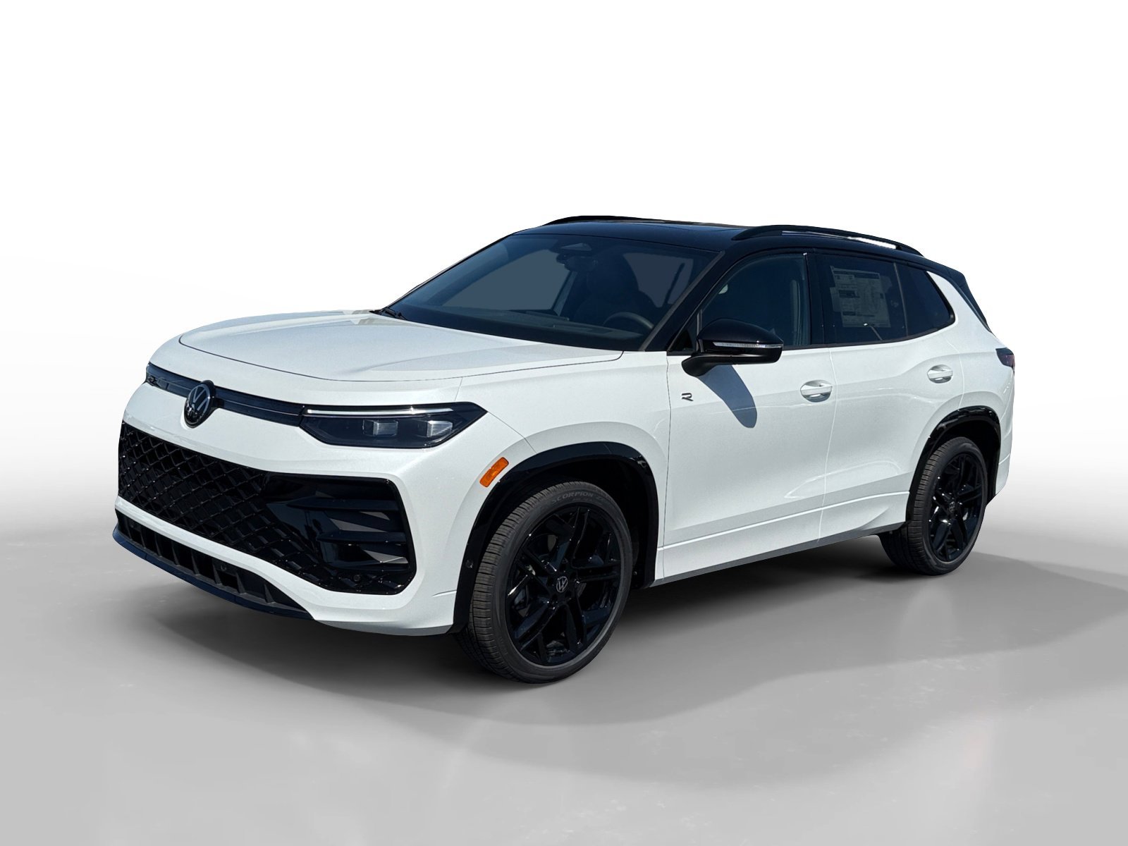 2026 Volkswagen Tiguan 2.0T SE R-Line Black's photo