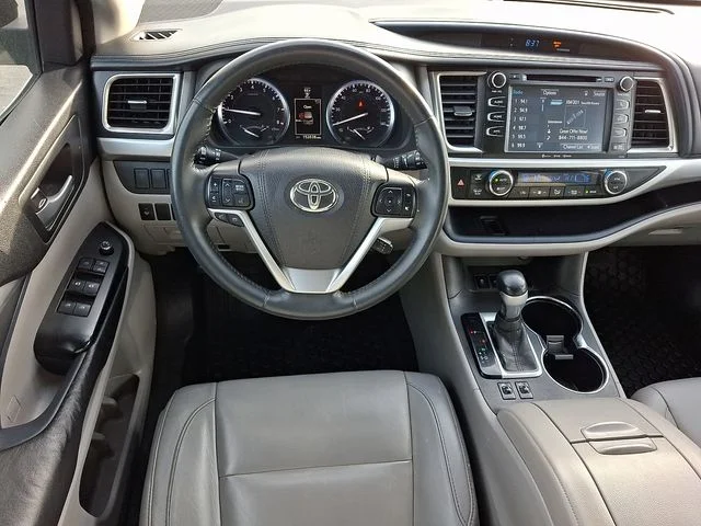 Used 2016 Blue Toyota XLE V6 image 11
