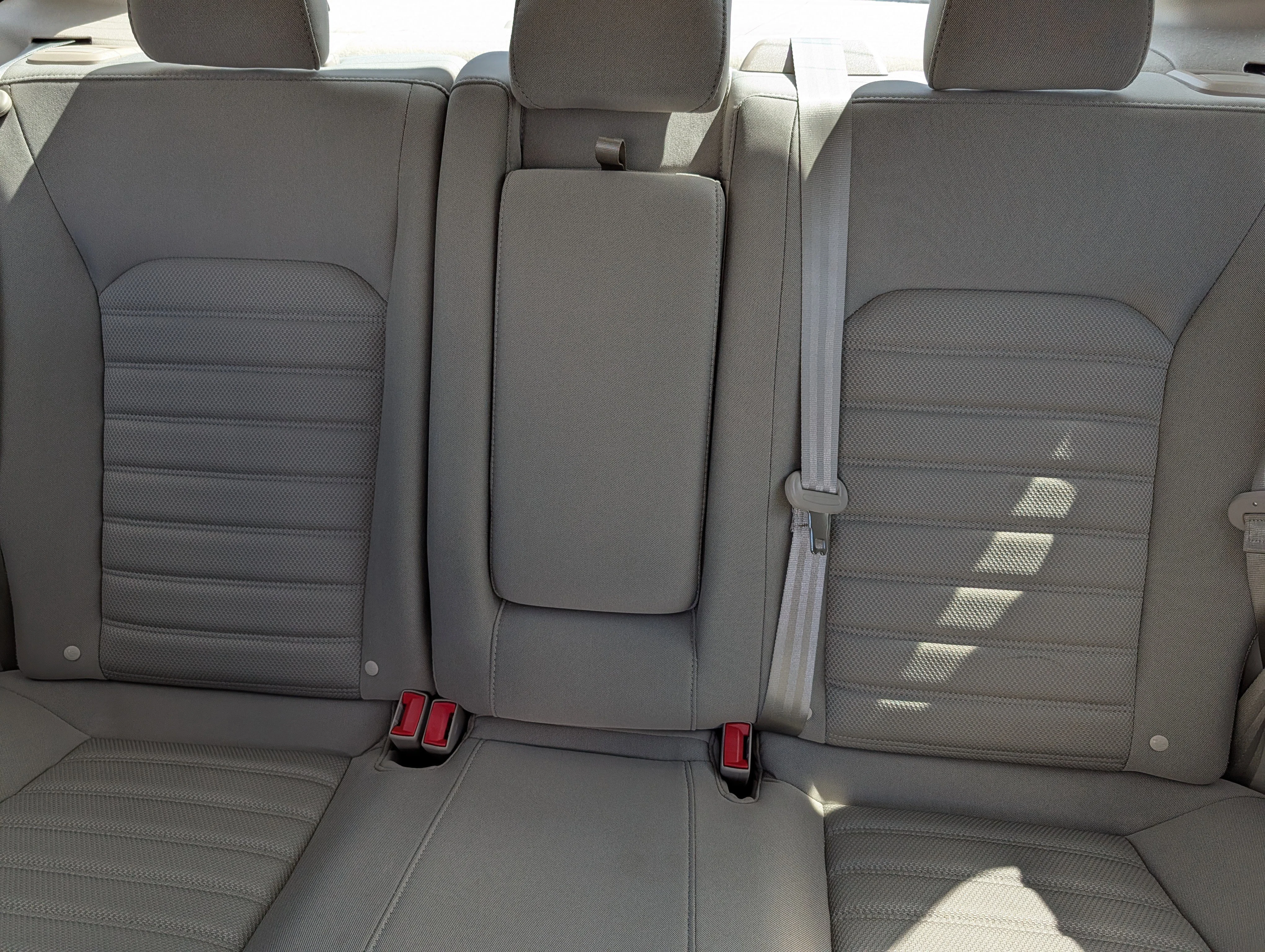 Used 2019 Magnetic Metallic Ford SE image 13