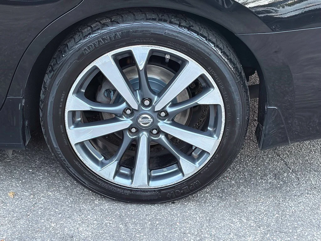Used 2016 Super Black Nissan 2.5 SR image 8