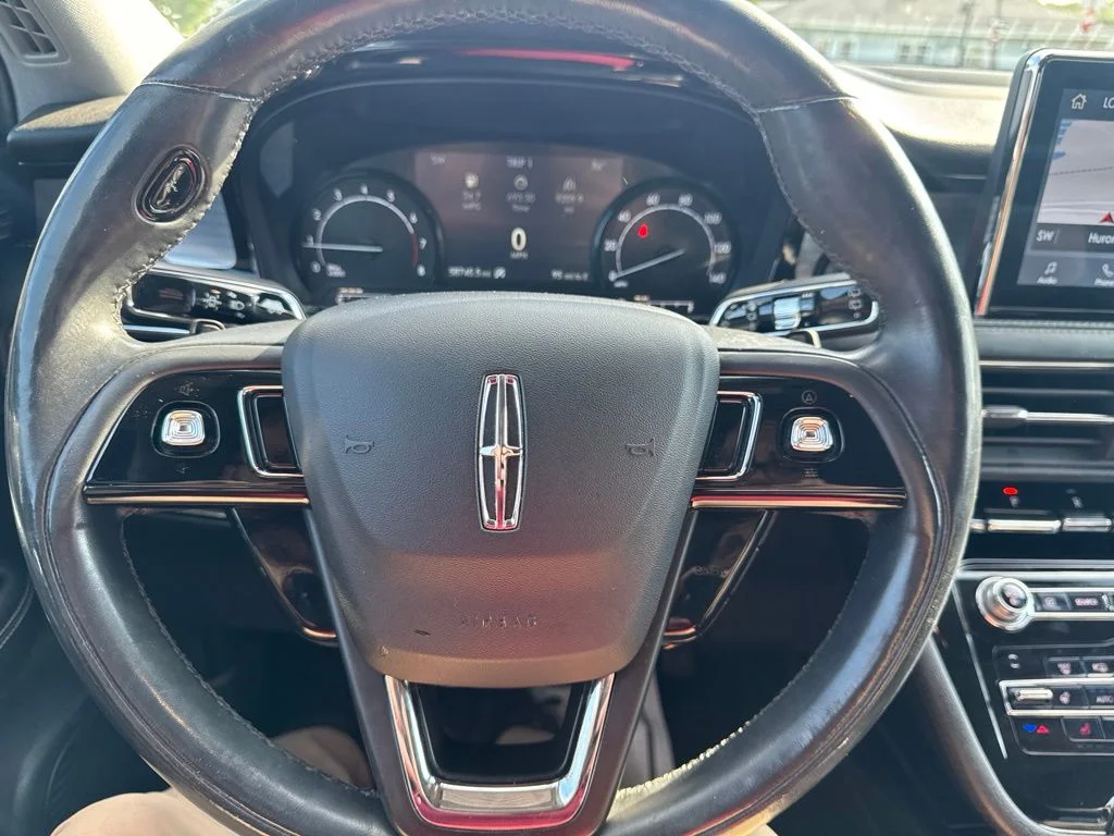 Used 2020 Silver Lincoln Standard image 15