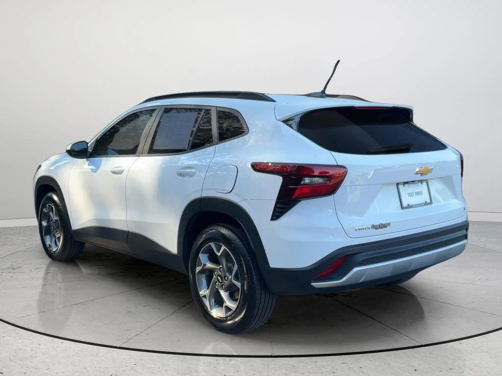 2025 Chevrolet Trax LT - Photo 9