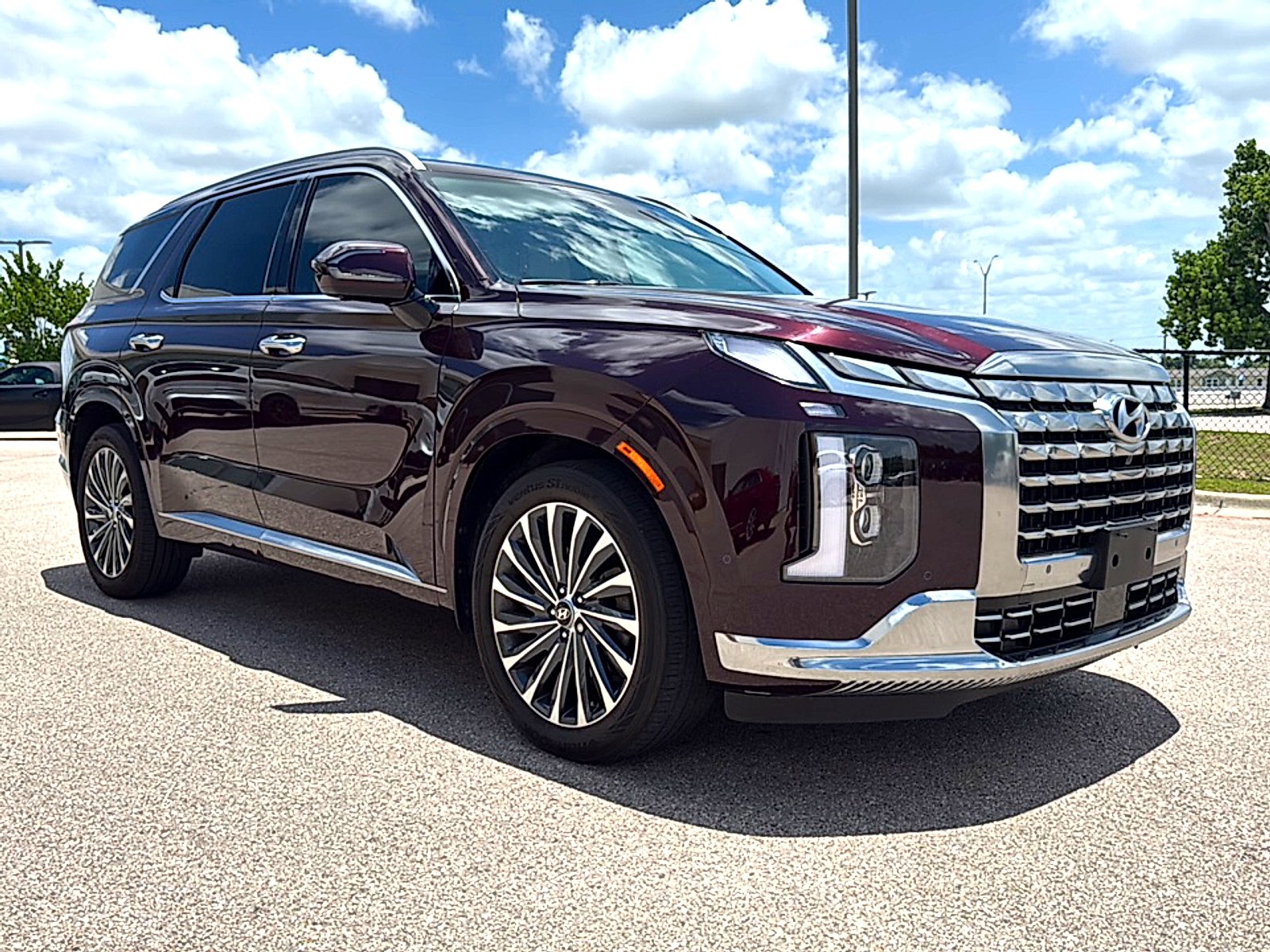 Used 2024 Sierra Burgundy Hyundai Calligraphy image 3