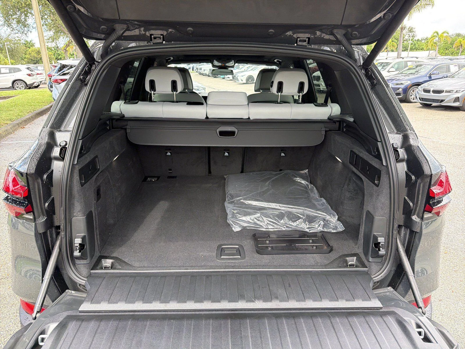 New 2026 Dravit Grey Metallic BMW sDrive40i image 12