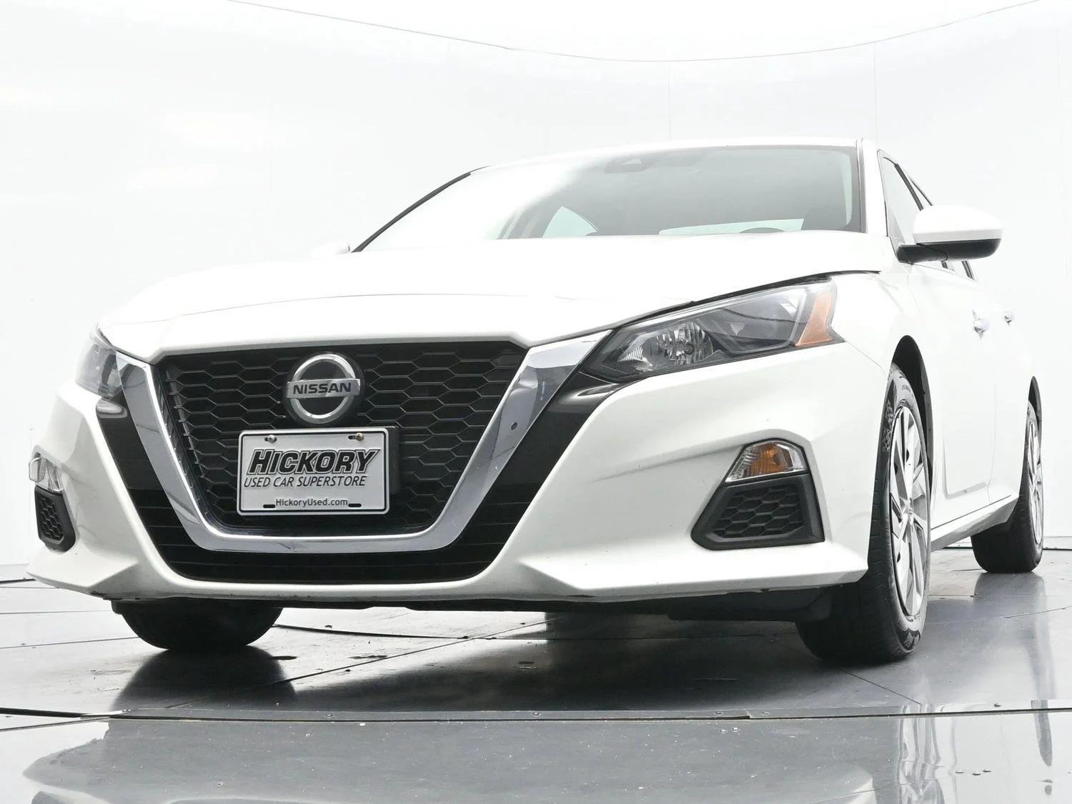 Used 2022 Glacier White Nissan 2.5 S image 40