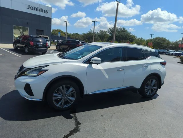 Used 2019 White Nissan Platinum image 13