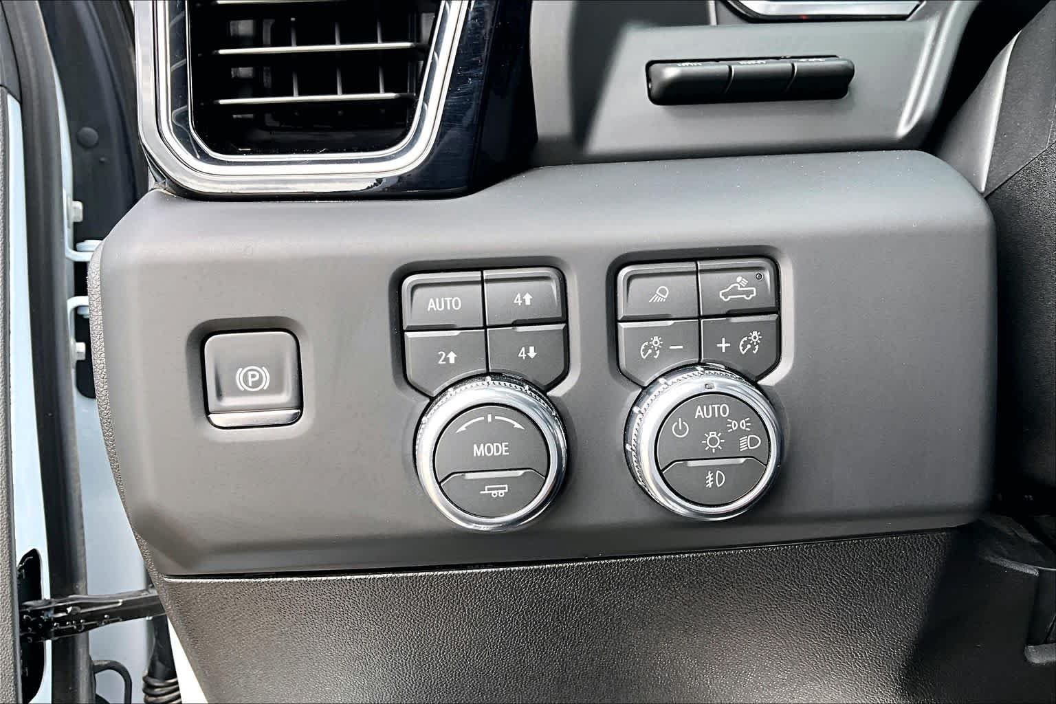 Used 2026 Glacier White Tricoat GMC Denali Ultimate image 36