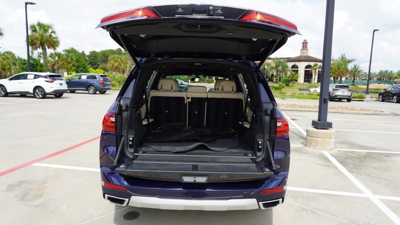 Used 2021 Blue BMW xDrive40i image 39