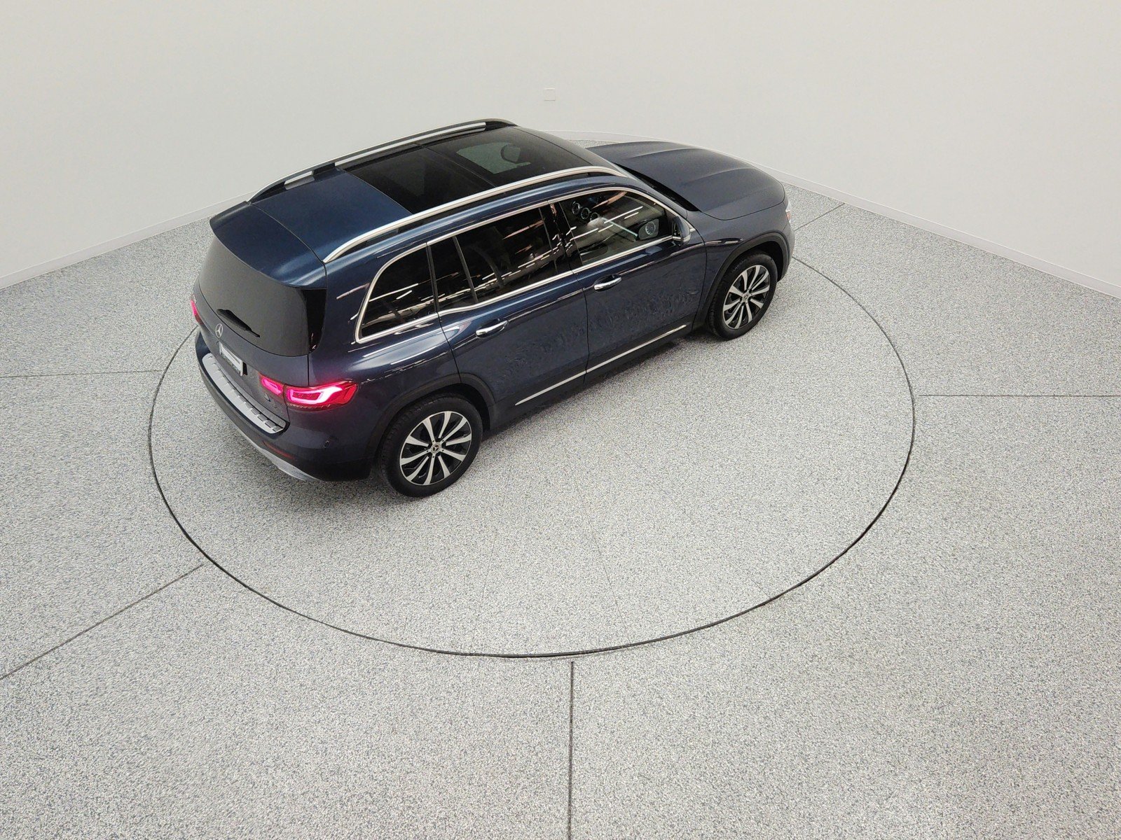 Used 2023 Denim Blue Metallic Mercedes-Benz GLB 250 SUV image 13