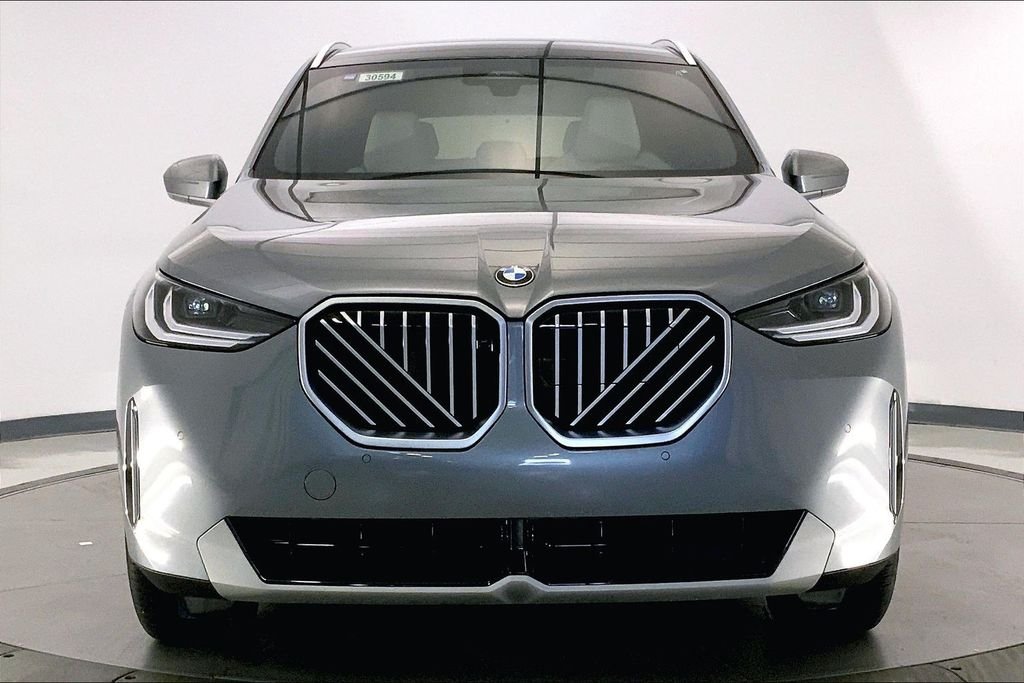 Used 2025 Skyscraper Grey Metallic BMW  image 2