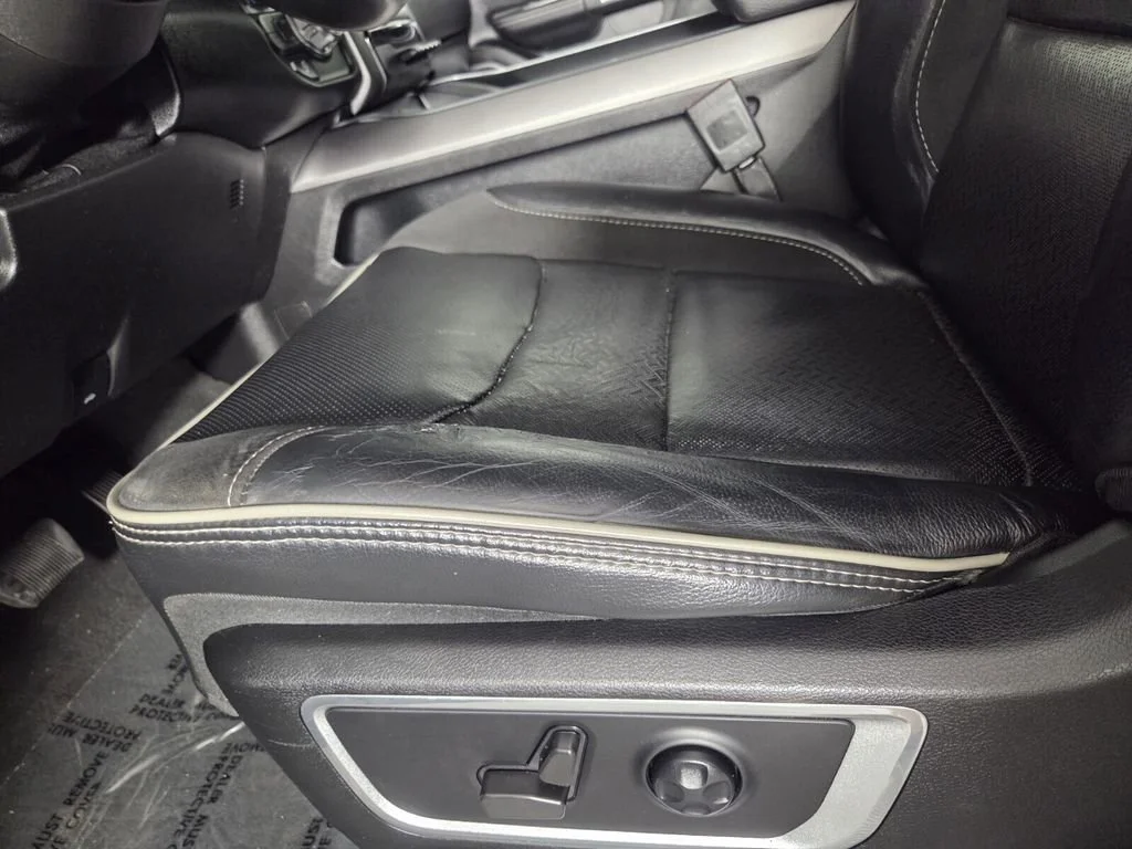 Used 2021 Diamond Black Crystal Pearlcoat Ram Laramie image 11