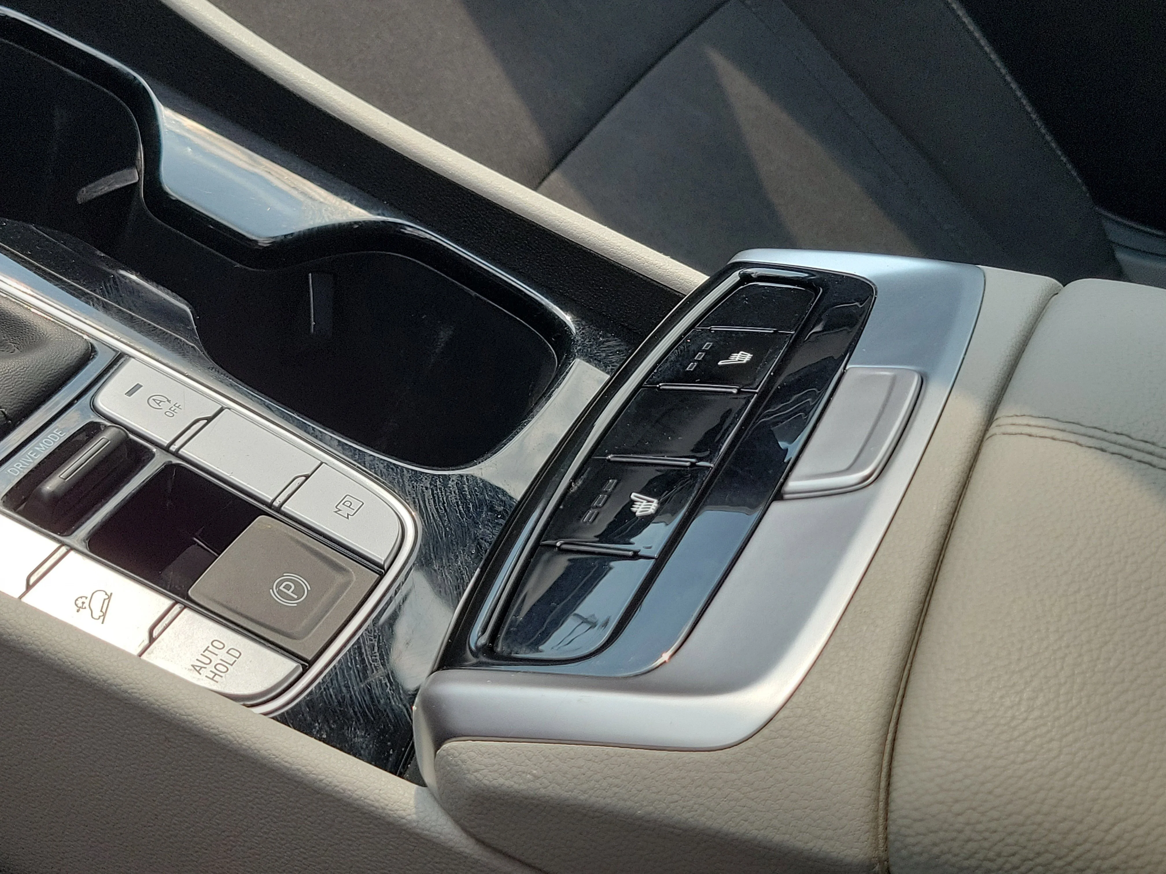 Used 2023 Serenity White Pearl Hyundai SEL image 29