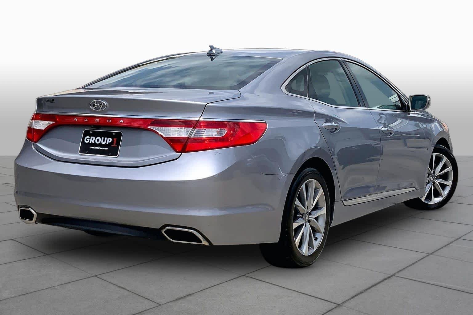 Used 2015 Pewter Gray Metallic Hyundai  image 11