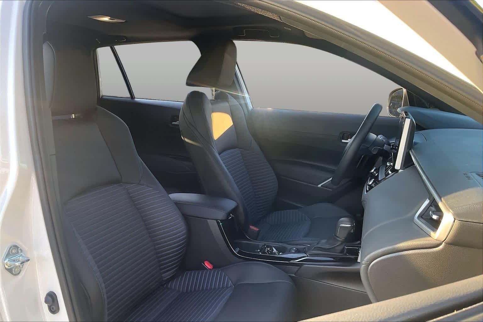 Used 2025 Wind Chill Pearl Toyota Hybrid XSE image 9