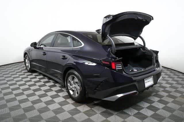 New 2026 Carbon Blue Hyundai SE image 12